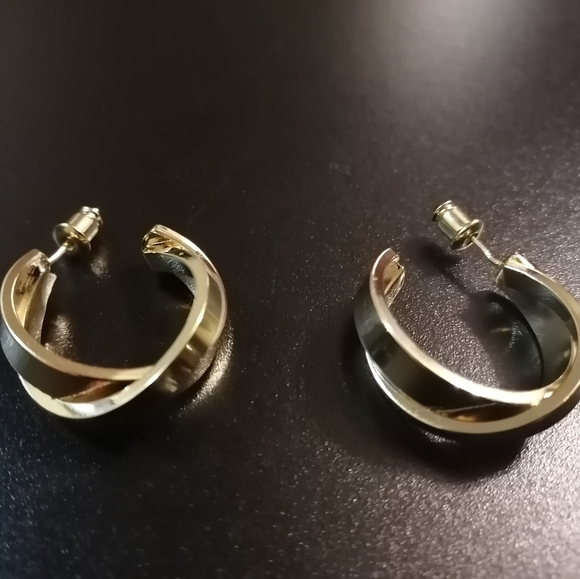 Beautiful golden earrings - Picture 1 of 2